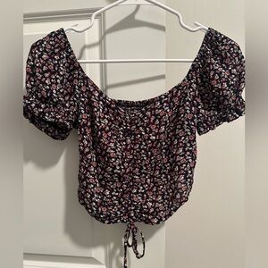 Super cute Hollister top size small never worn